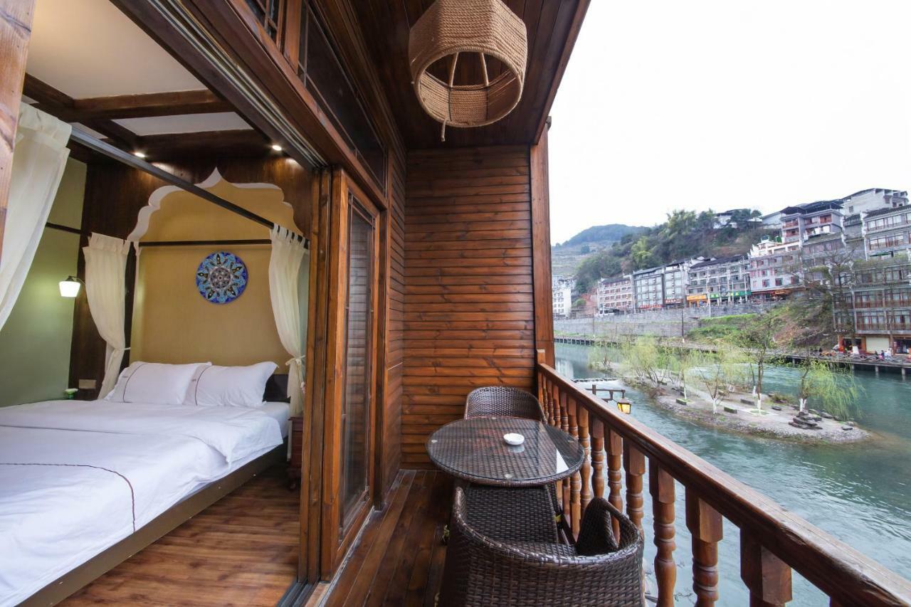 Flower Time Inn Fenghuang Exterior foto