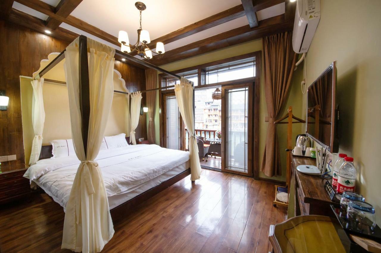 Flower Time Inn Fenghuang Exterior foto