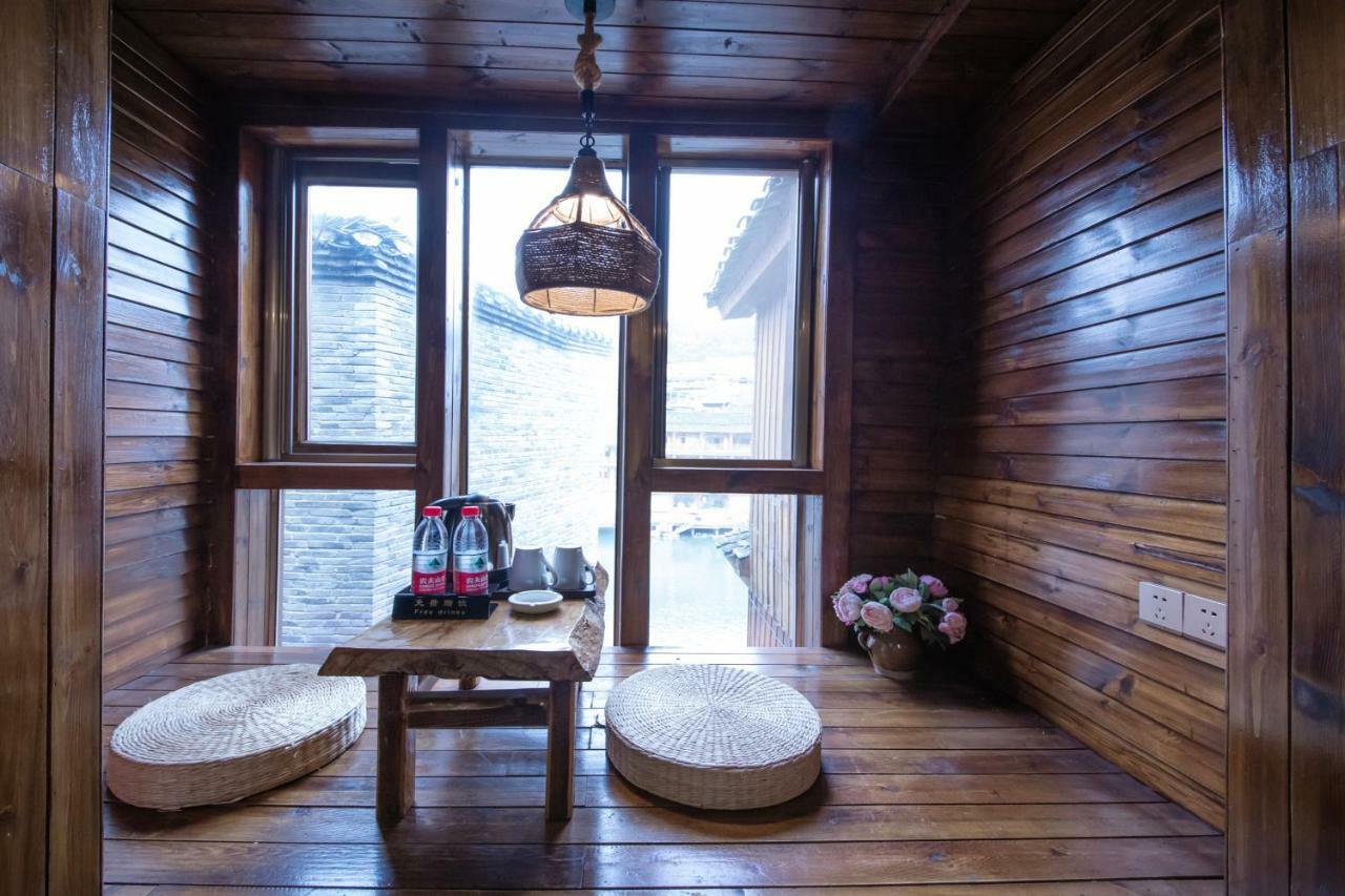 Flower Time Inn Fenghuang Exterior foto
