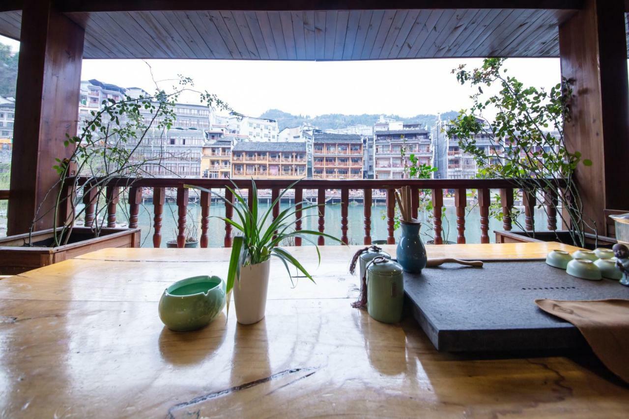 Flower Time Inn Fenghuang Exterior foto